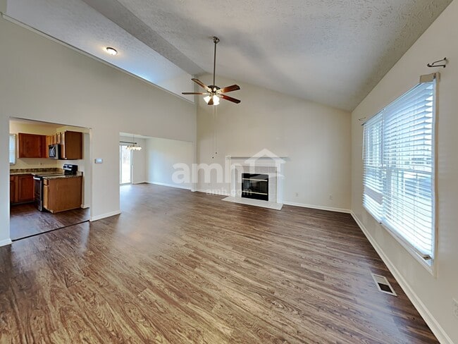 Photo - 1176 Tannic St