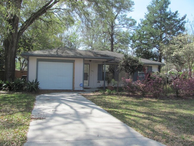 3/2 house in convenient NW location! - 3/2 house in convenient NW location!
