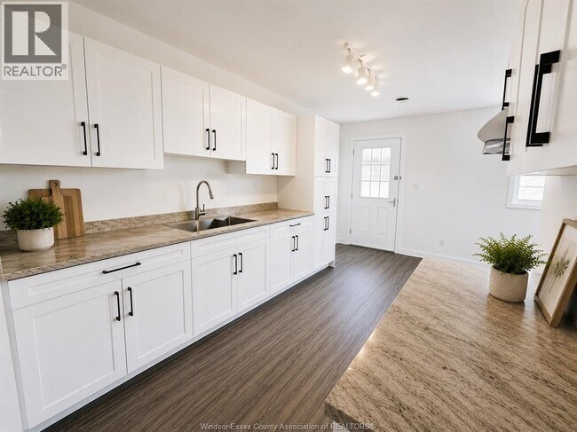 Photo - 325 Dunn Rd