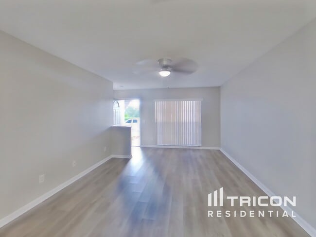 Photo - 320 Laxton Ln