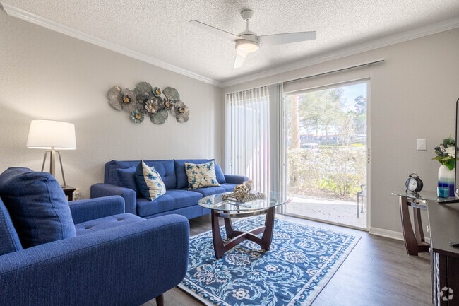 2BR, 2BA - 1,096SF - Living Room - Heron