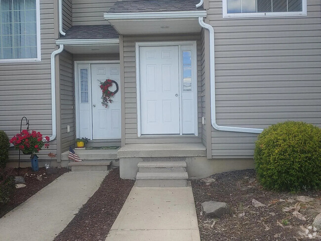 Building Photo - 654 S Keyser Ave Rental