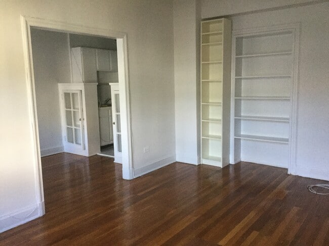 Building Photo - 2032 Belmont Rd NW Unit 332 Rental