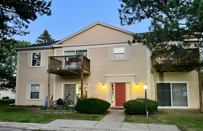 Building Photo - 910 Chestnut Hill Dr Unit H