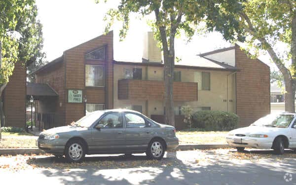 Photo - 142 - Amber Pines