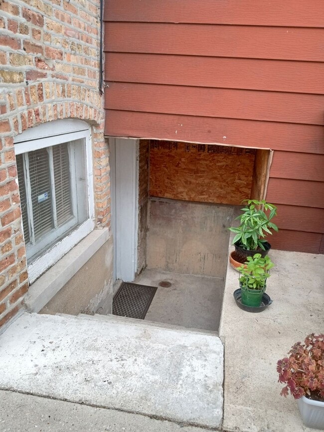 Photo - 2049 N Kilpatrick Ave Unit GDN