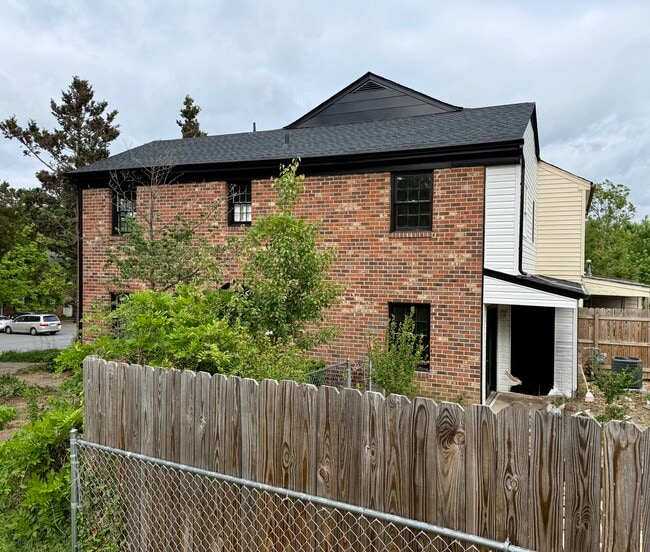 Photo - 727 Olde Greenwich Cir