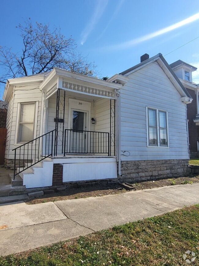 Building Photo - 210 S Broadway St Rental