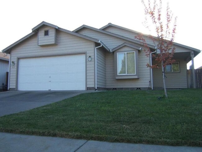 Building Photo - 612 SW Larch Rd