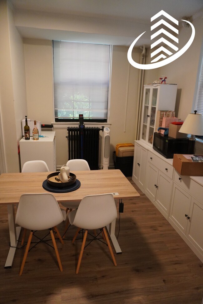 Photo - 426 W Briar Pl Unit B1