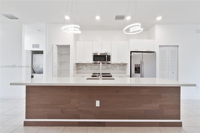 Building Photo - 8045 NW 104th Ave Unit 21 Rental
