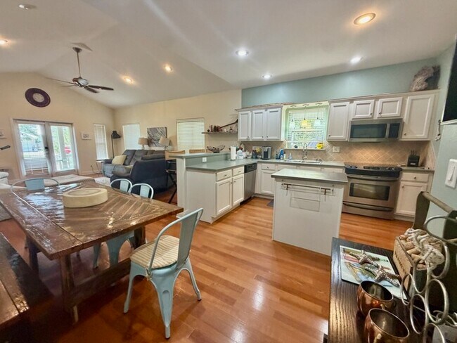 Photo - 53 Maple St