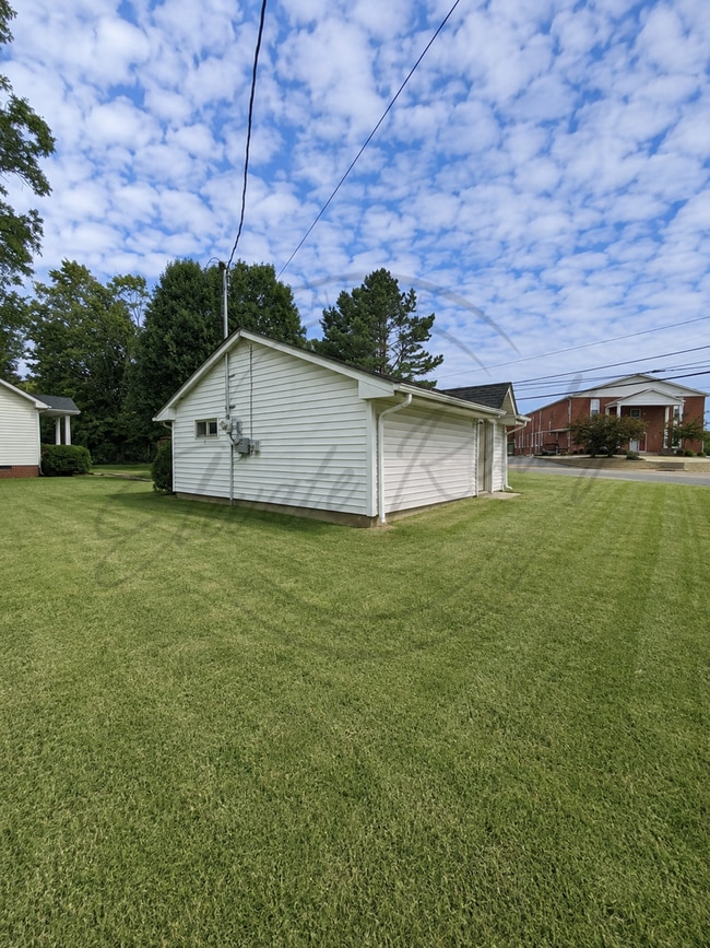 142.5 N Russell St