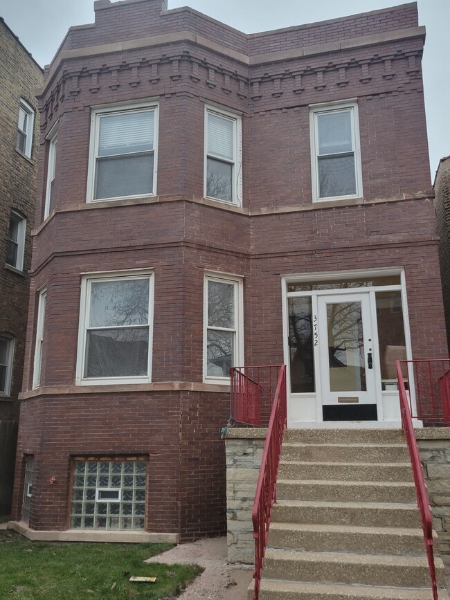 Building Photo - 3752 W Dickens Ave Unit 1st floor