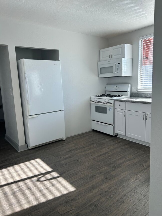 Photo - Cute 2 bedroom, 1 bathroom home!