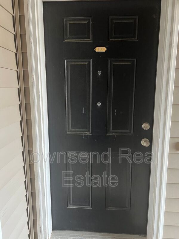 Photo - 621 Marshtree Ln