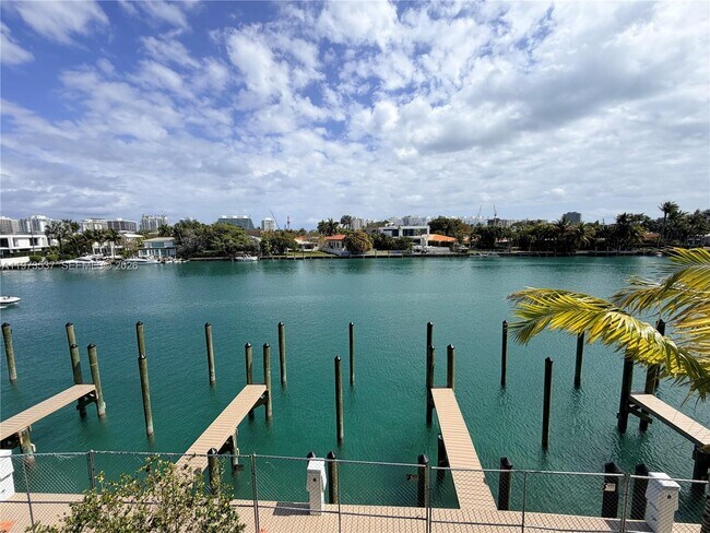 9221 E Bay Harbor Dr Unit 309