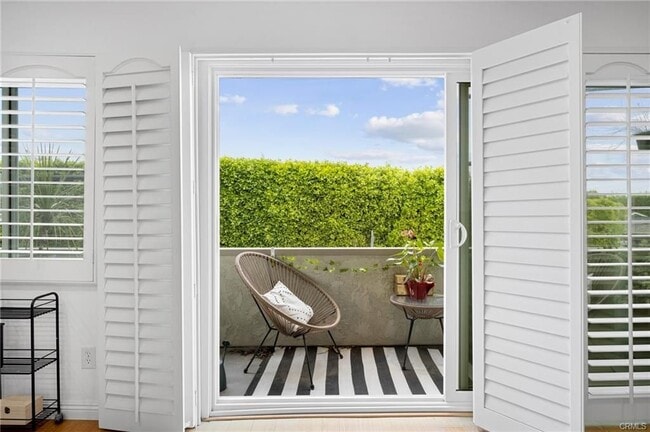 Photo - 2345 Roscomare Rd