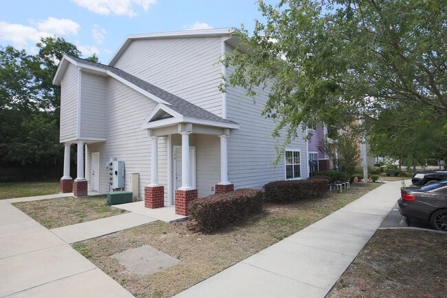 Building Photo - Spacious 2 Bed / 2 Bath Townhome in Eagle ...