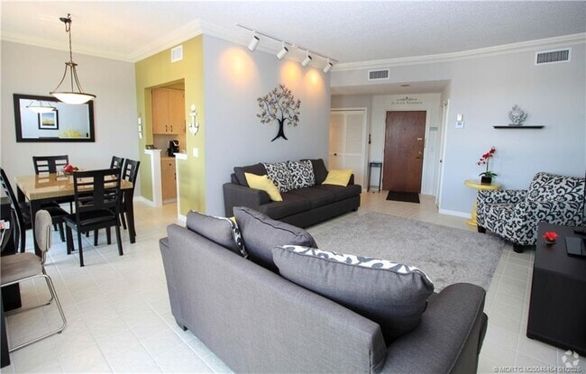 Building Photo - 150 SE Four Winds Dr Unit B407 Rental