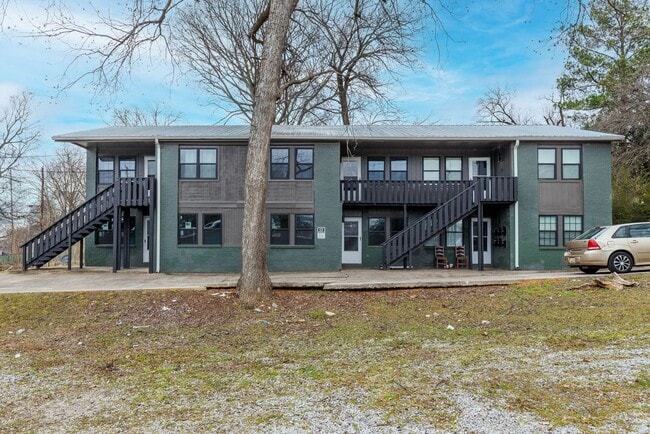 Building Photo - 2 Bedroom near downtown Birmingham Unit 2