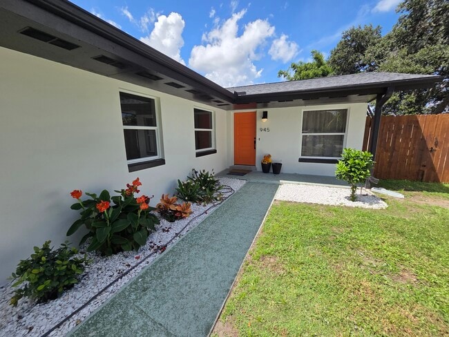 Photo - 945 Brookview Ln