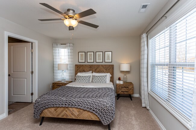 2BR, 2BA - 1150 SF