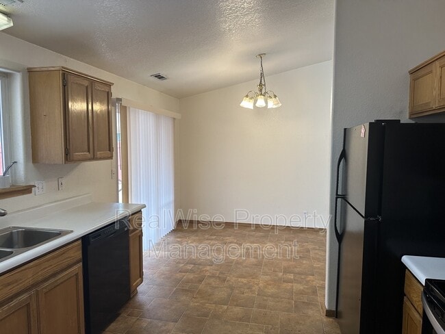 Photo - 2210 SW Bridge St