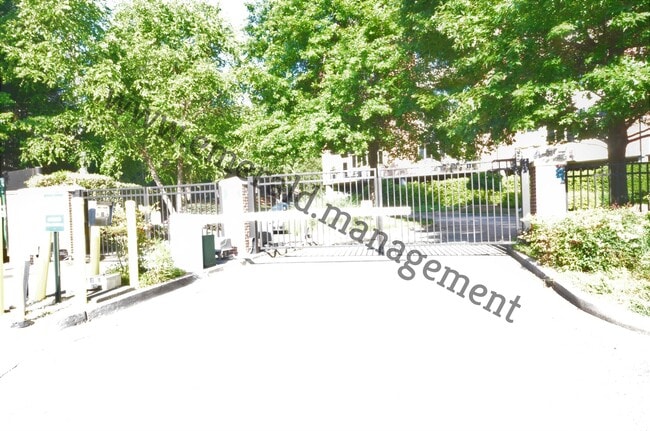 Photo - 640 Glen Iris Dr NE