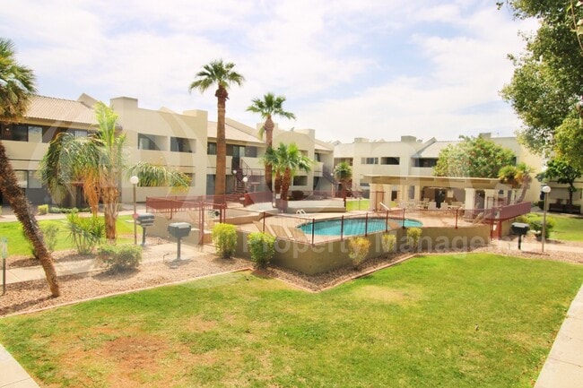 Building Photo - 3301 E Earll Dr Rental
