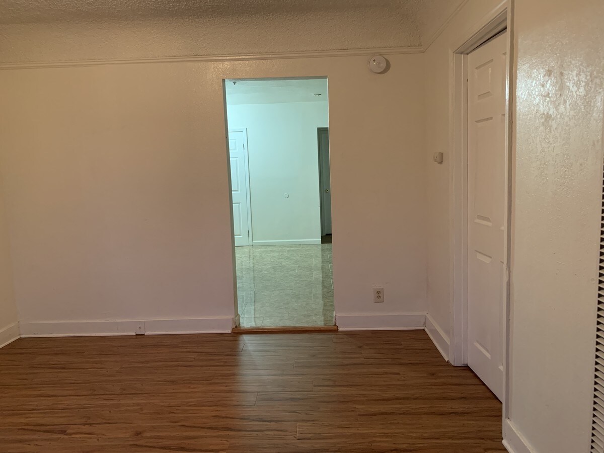 Habitación n.º 2 - 822 E 87th Pl