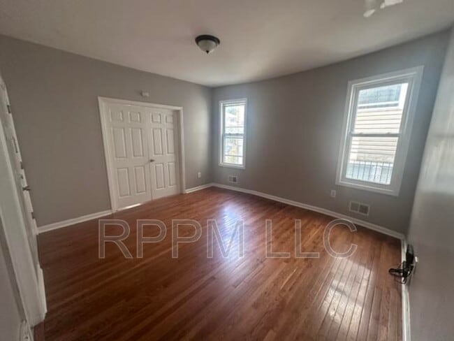 Photo - 363 S 19th St