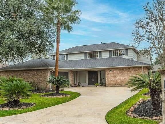 Building Photo - 2210 S Fountain Valley Dr
