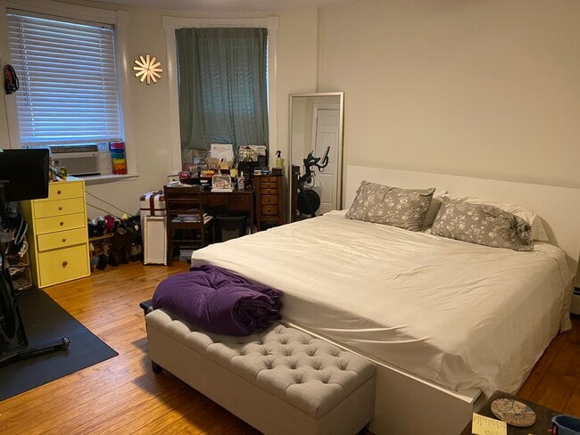 Photo - 1728 Beacon St