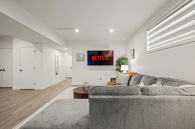 Photo - 659 Fraser Vista Northwest Unit SI ID1358020P