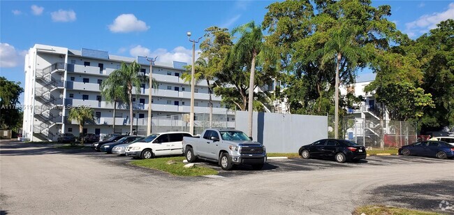 Building Photo - 7561 NW 16th St Unit 2105 Rental