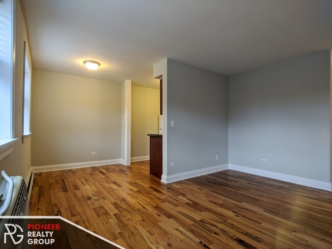 Photo - 510 W Briar Pl Apartments Unit 403