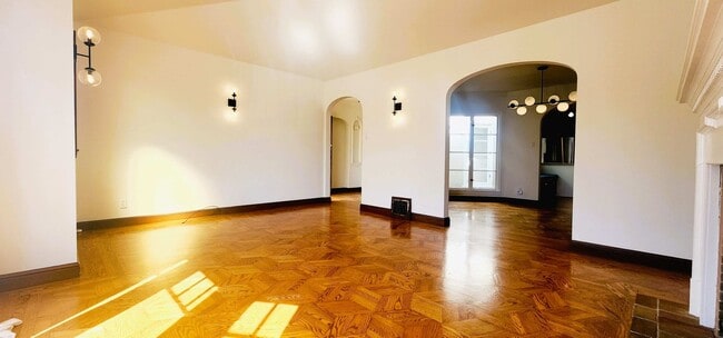 Photo - SPACIOUS PARKSIDE SINGLE-FAMILY HOME WITH ENCLOSED PATIO — AVAILABLE NOW!