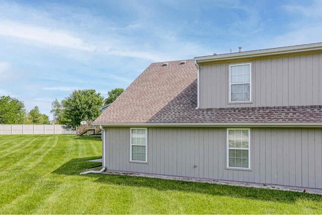 234 SW Chartwell Cir