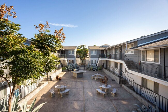 Photo - Talmadge Pacific Apartments