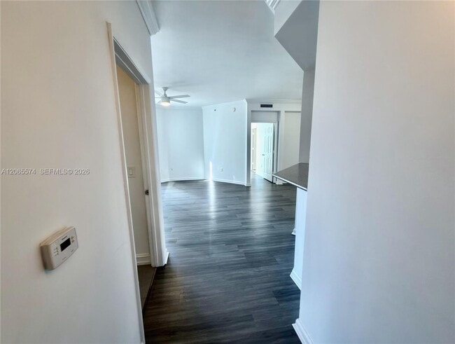 Photo - 1919 Van Buren St Unidad 818A
