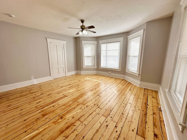 38 Oriole St Unit 3
