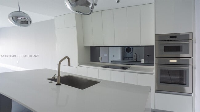 Photo - 700 NE 24th St Unidad 4806