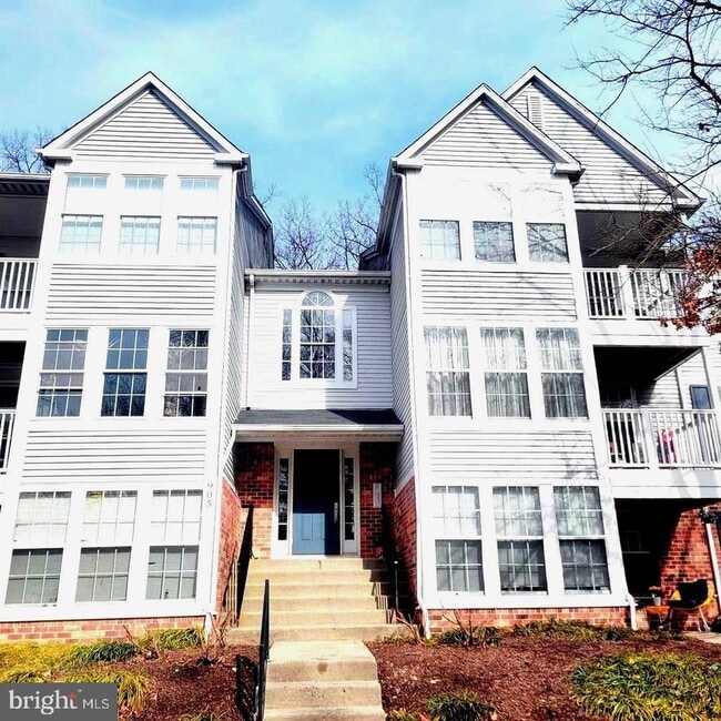Building Photo - 905 Woodbridge Ct Unit F