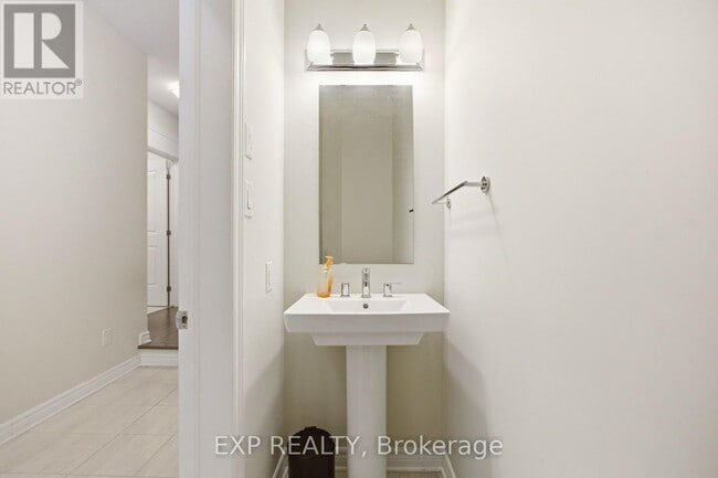 Photo - 110 Jardiniere St