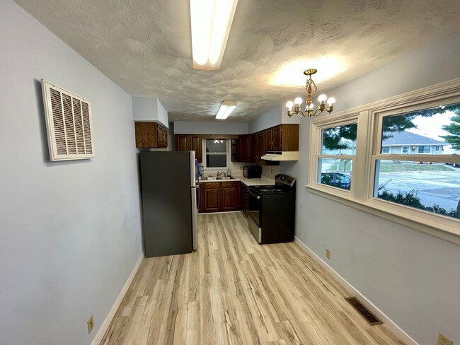 Photo - 2 Bed 1.5 Bath in Twin Lakes Subdivision