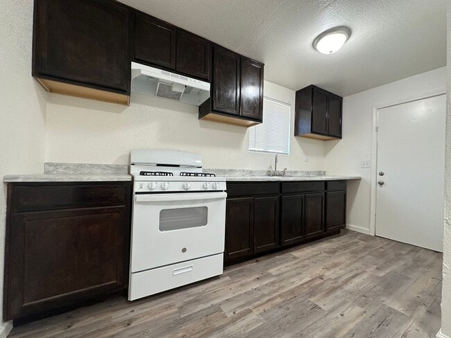 Building Photo - 616 5th St Unit 616 5th Street Apt A