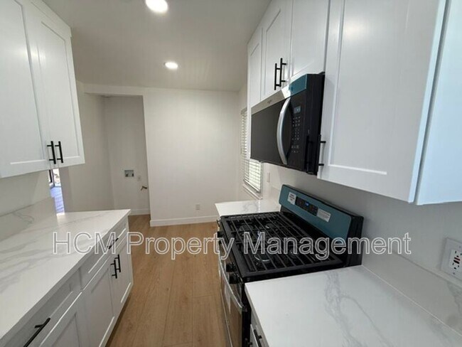 Photo - 1044 Cedar Ave