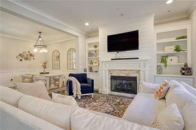 Photo - 984 Memorial Walk SE