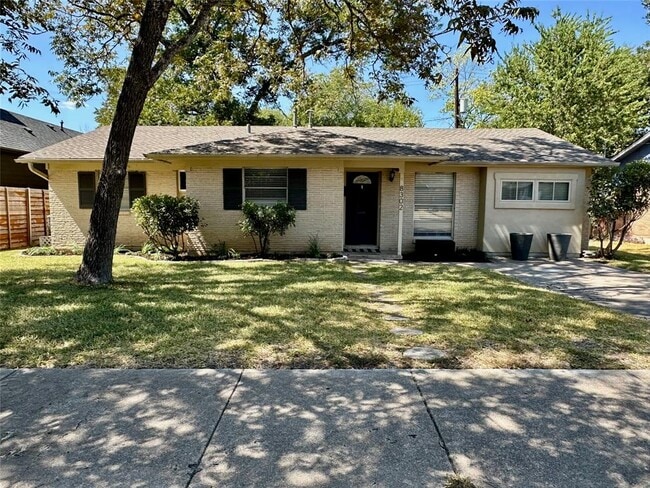Photo - 8302 Briarwood Ln